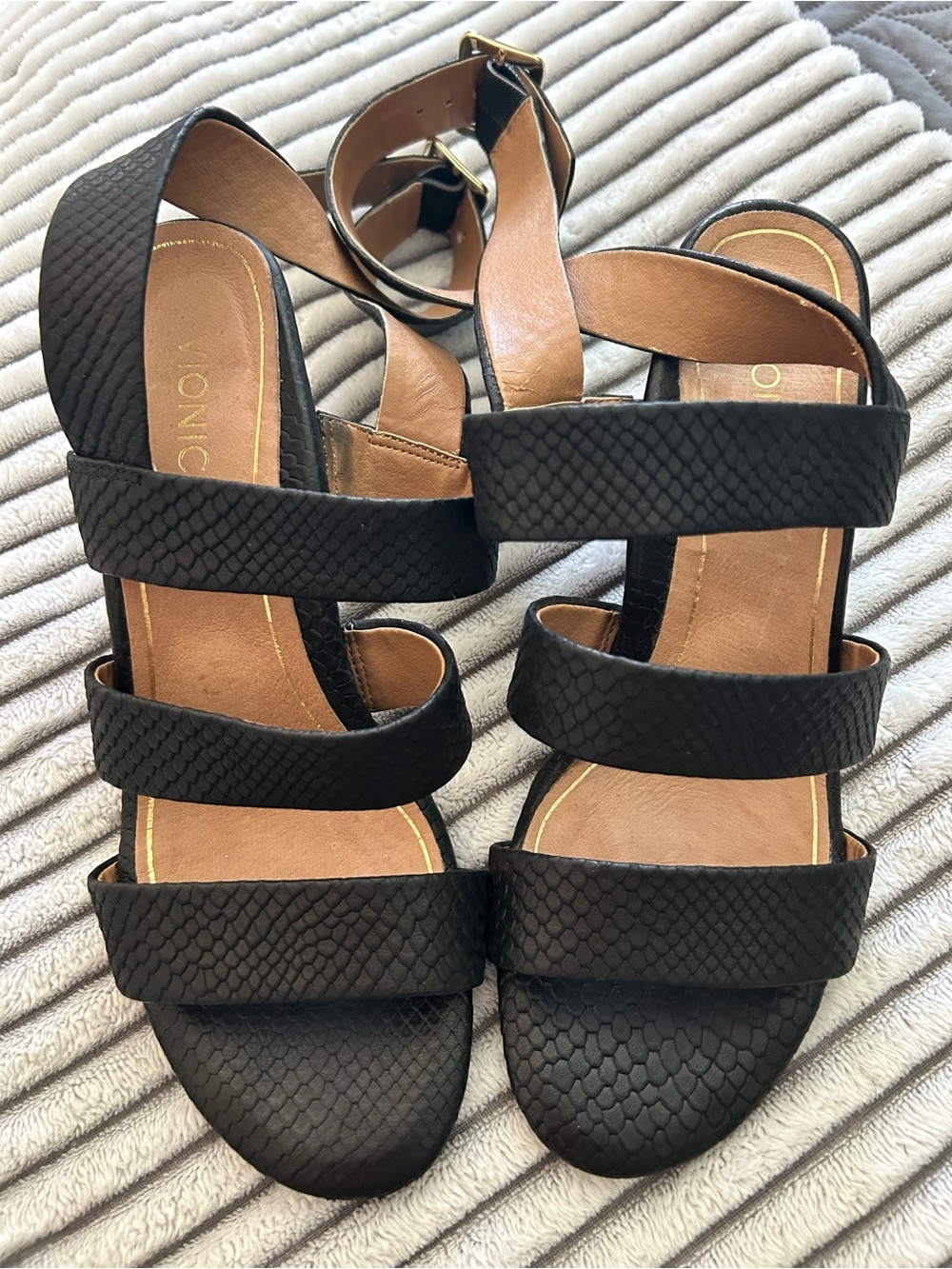 🖤 Vionic Blaire Black Snake Strappy Block Heel Sandals - Picture 2 of 8